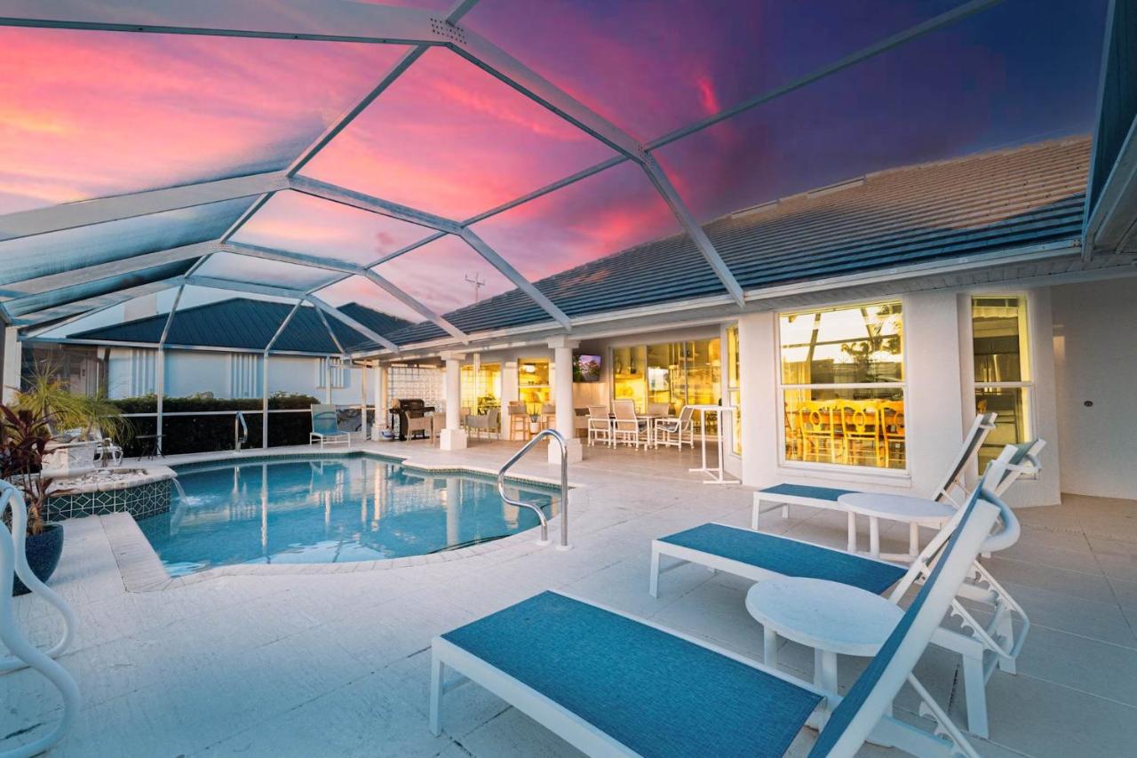Free HeatedPool on SailboatAccessCanal boat lift - B&B Cape Coral