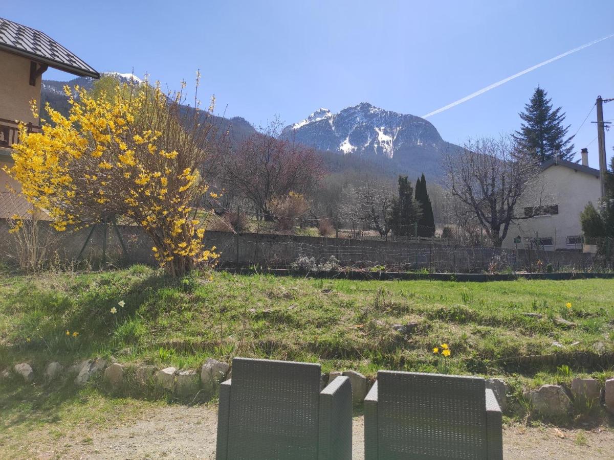 NEW - Jardin - Proche Briançon Serre Che - Vue montagne - Ski - B&B