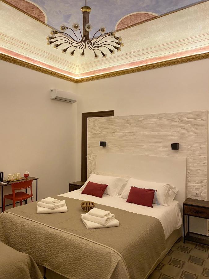 Camera Tripla Deluxe