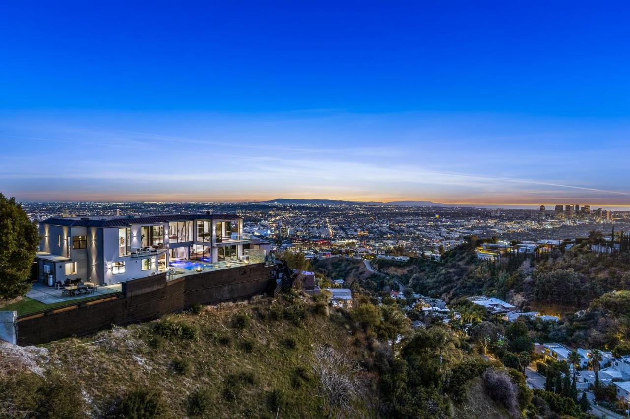 Ocean to City Views, Fire Feature, Water falls Dream Oasis - B&B