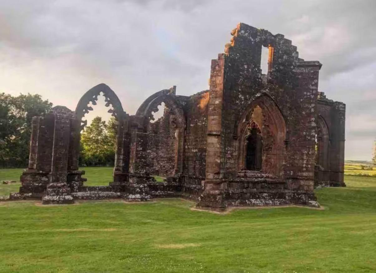 Modern 2 bed with secure driveway - B&B Dumfries