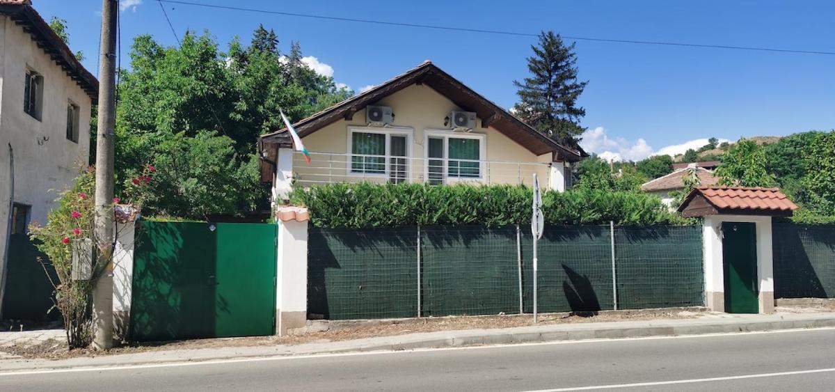 Къща за гости Спирката - B&B