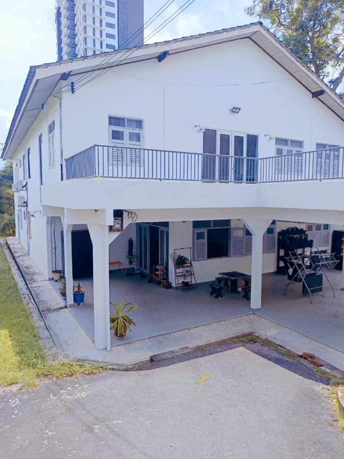 There's A Borneo Guesthouse - Ferienwohnung Johor Bahru