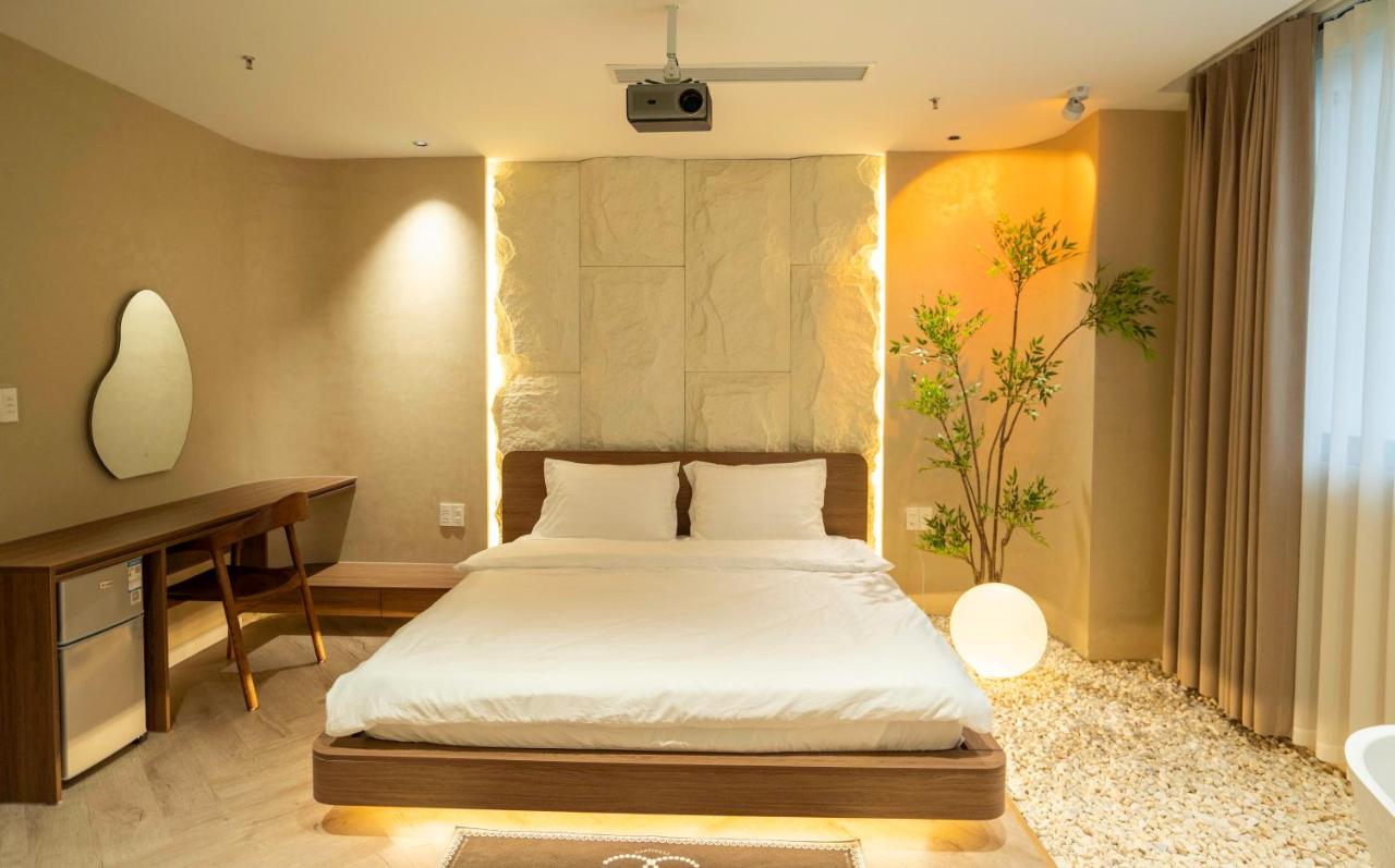 Deluxe Suite with Spa Bath