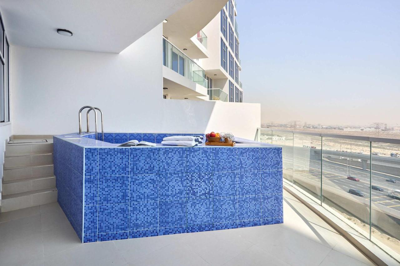 Frank Porter - Gemz by Danube - B&B Dubái