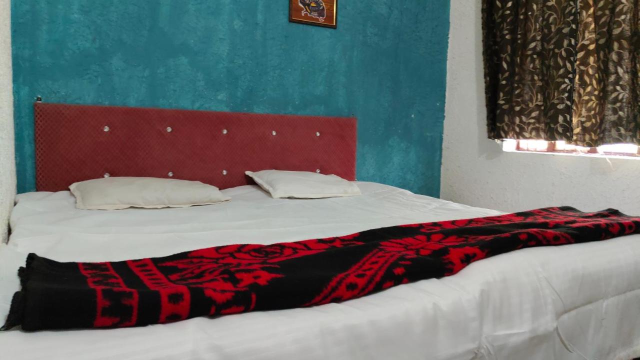 Roshan Taj Homestay & Guest House Hostel - B&B