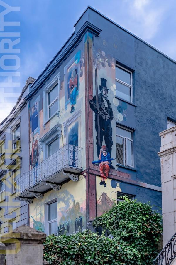 Hot Tub City Center Flat with AC, Art and More! - Ferienwohnung Bristol