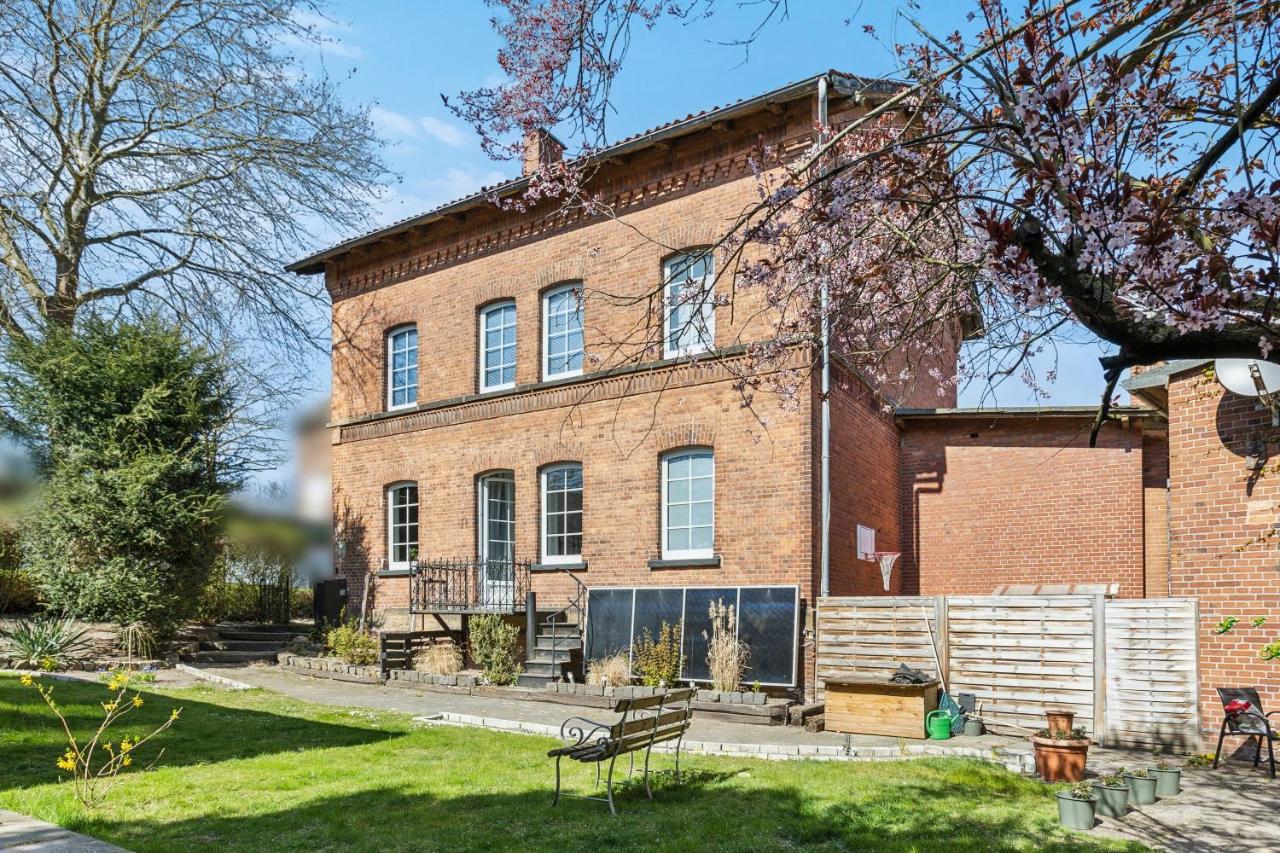 Altes Bahnkontor 1898 I 4 Zimmer inkl Smart TV Netflix Garten - B&B