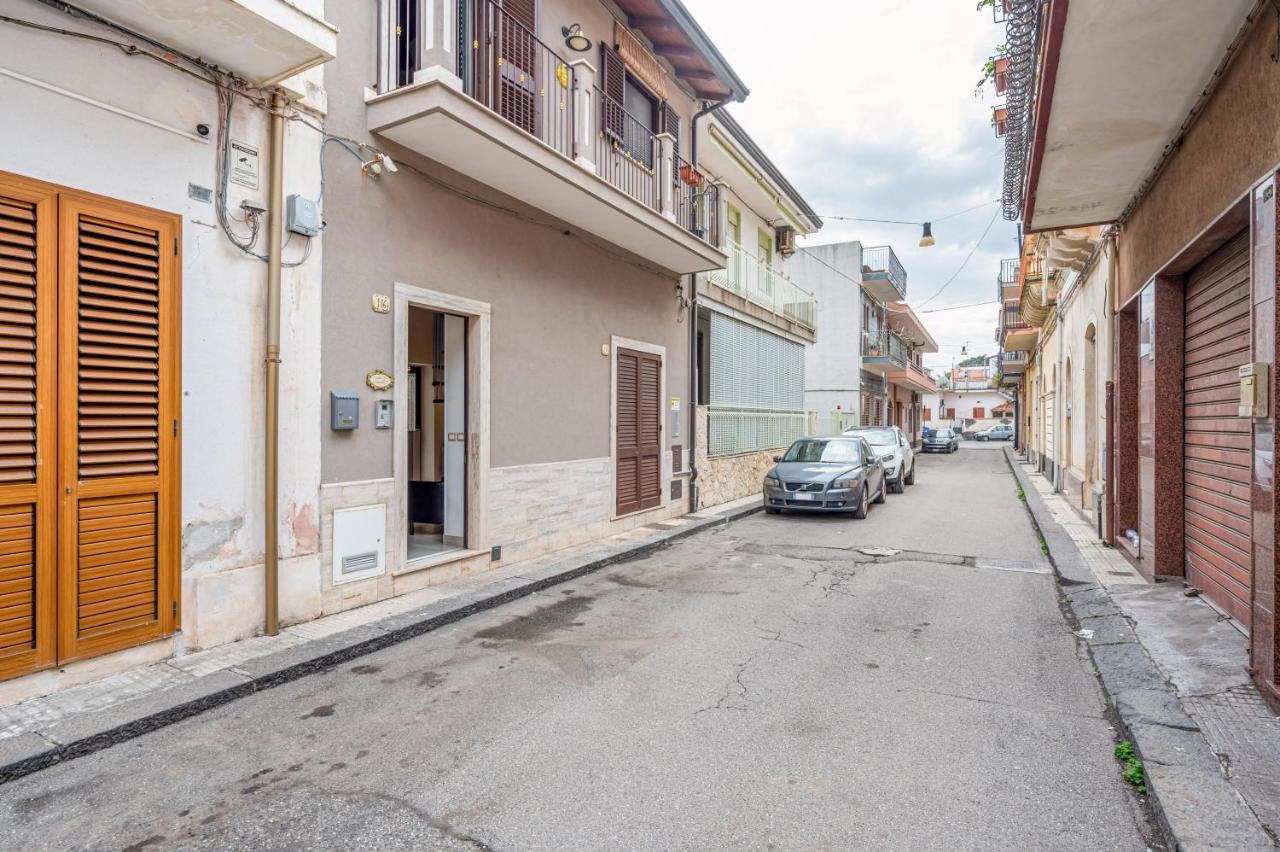 GuestHost - La Dimora di Max Bright Apt with terrace - Chambres d’hôtes Riposto