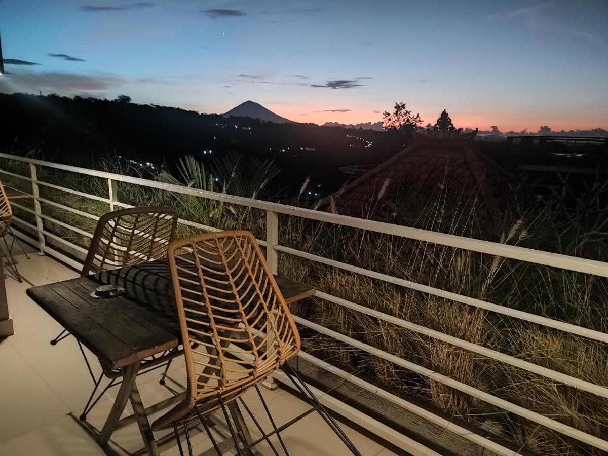 King Room with Mountain View
