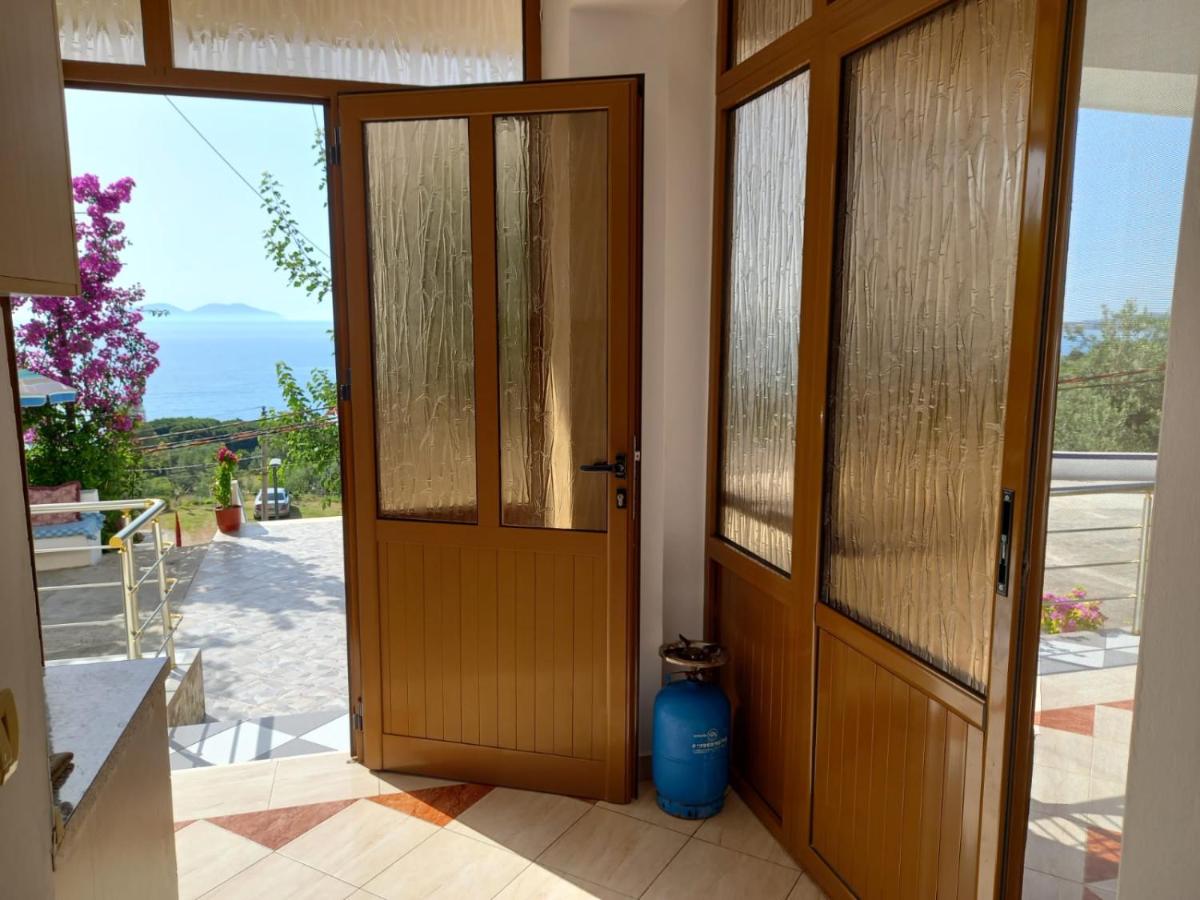 Monolocale Triplo con Vista Mare