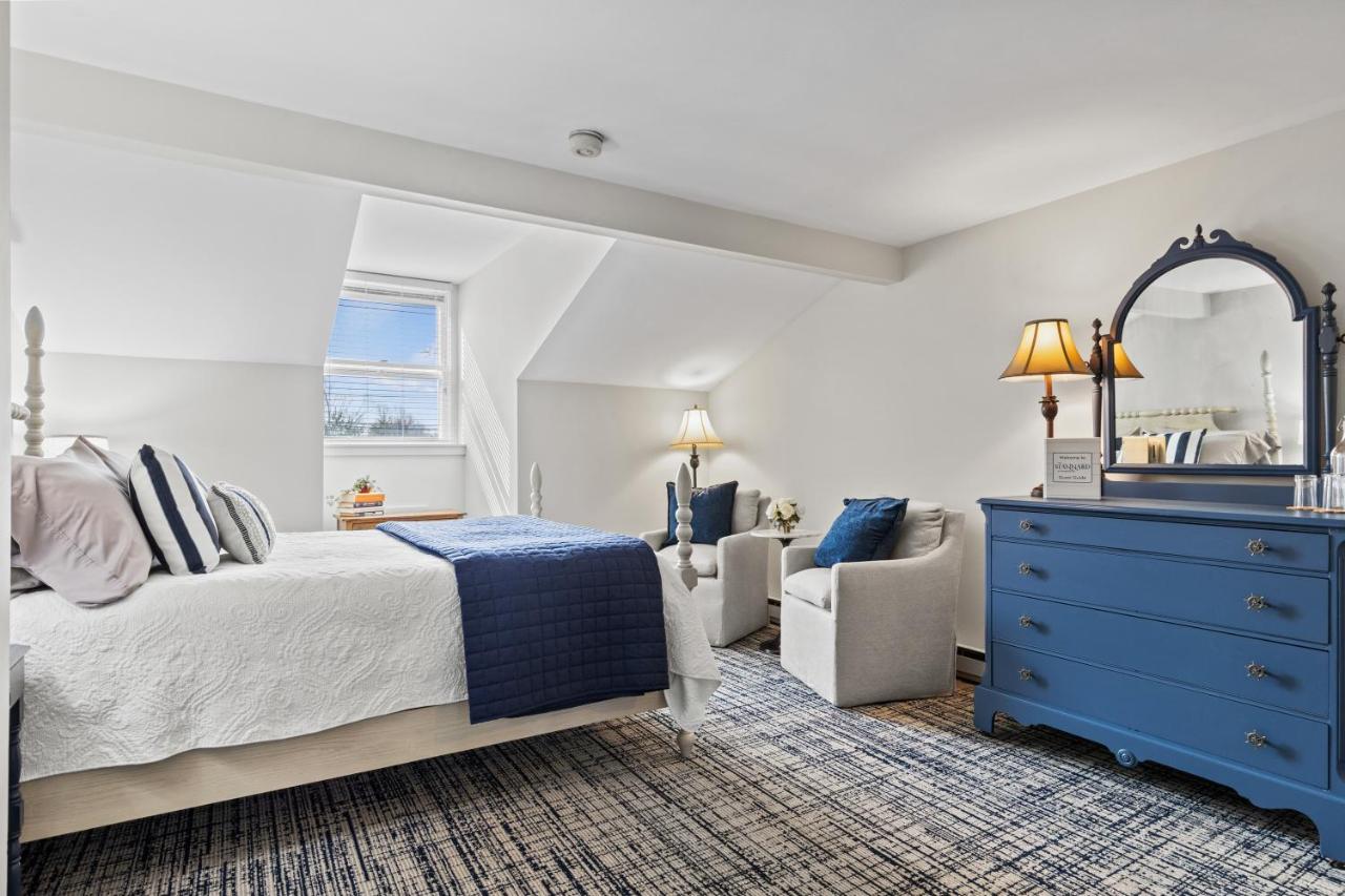 Queen Room