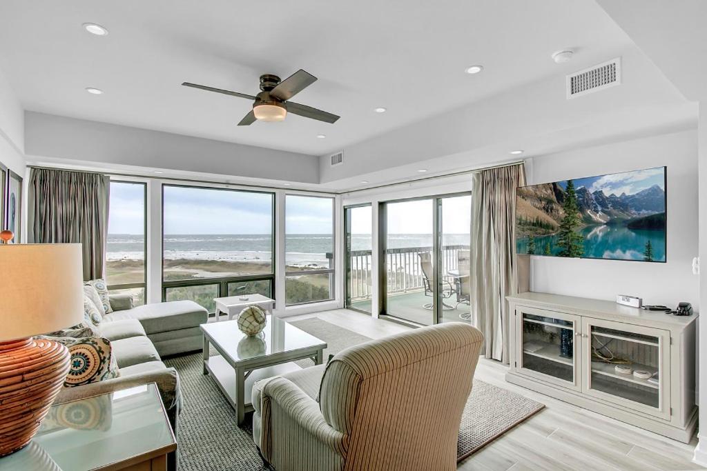 Ocean Club 4408 by Wild Dunes, Oceanfront Condo - B&B Isle of Palms