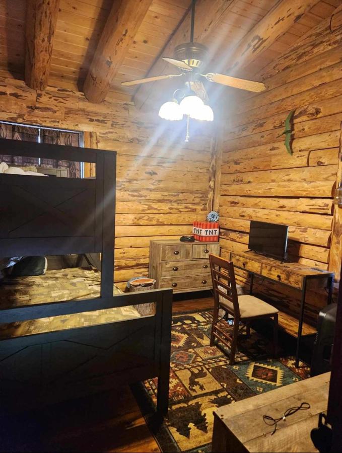 Cabin Retreat - B&B Canby
