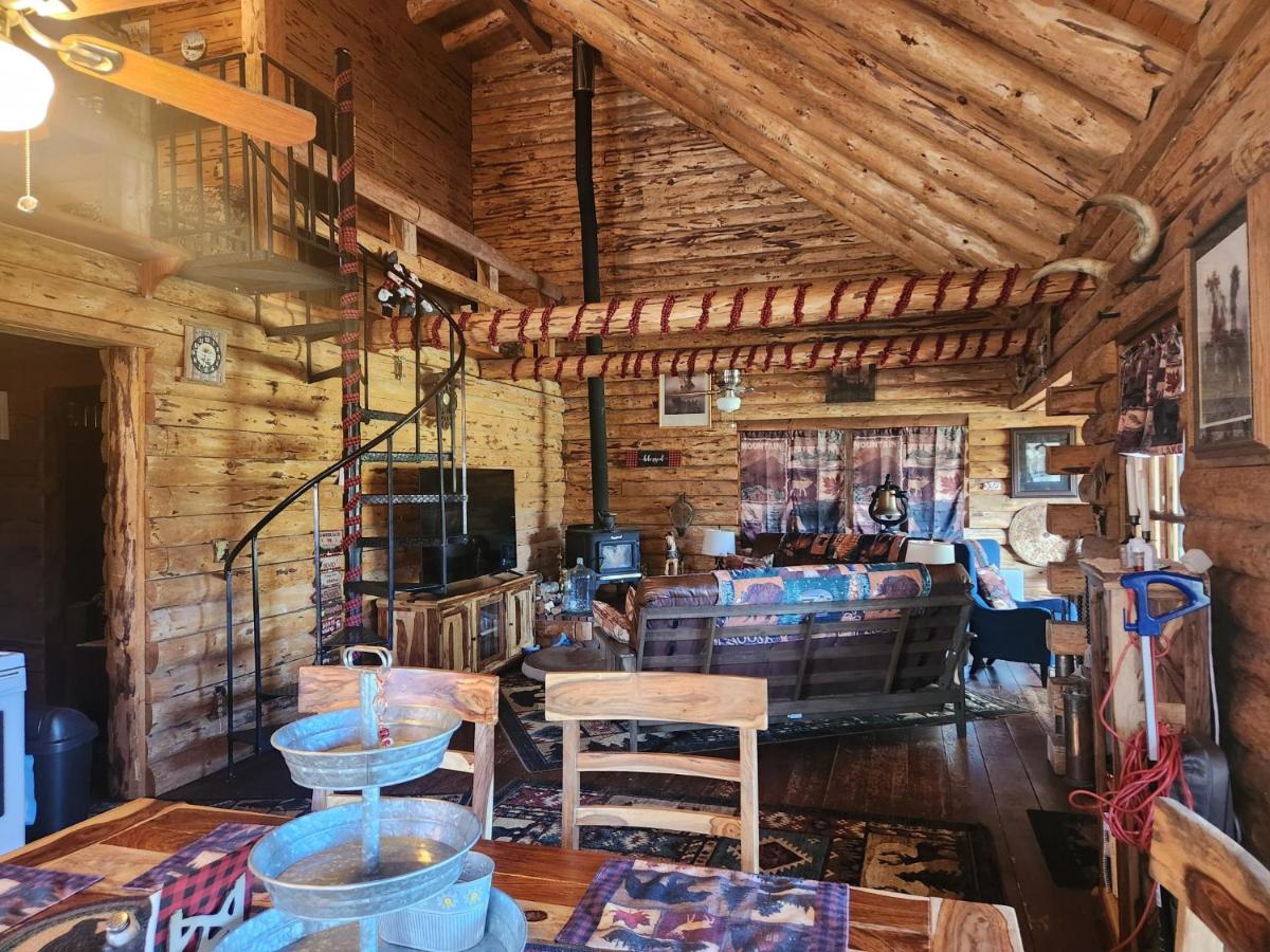 Cabin Retreat - B&B Canby