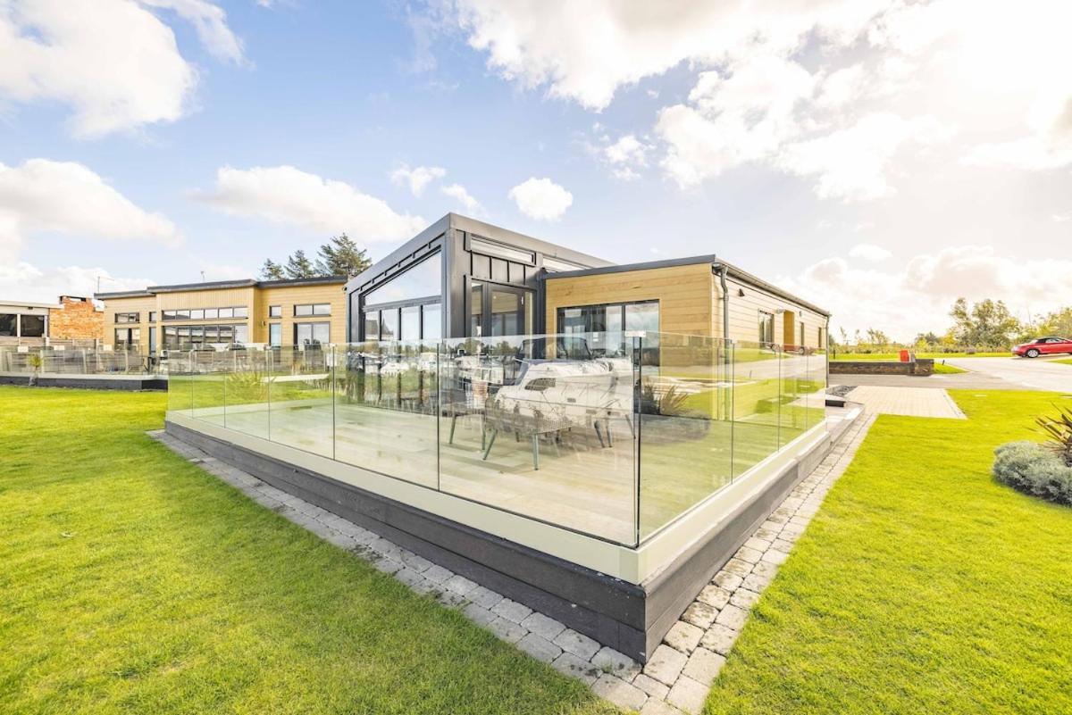 Racecourse Marina Lodge, Hot tub, Gated Parking - B&B