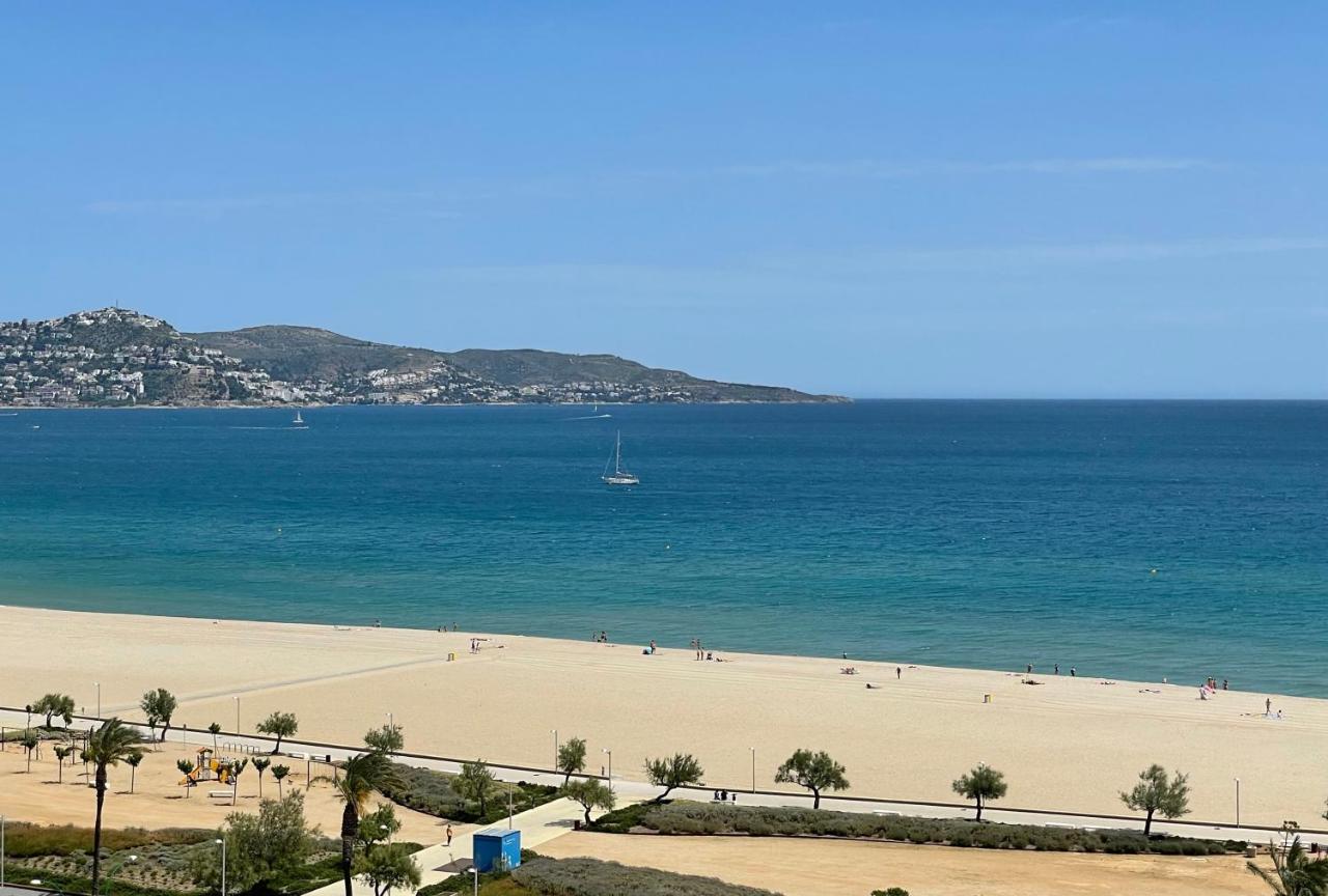 Seafront Apartment with air conditioner - Bed and Breakfast Empuriabrava