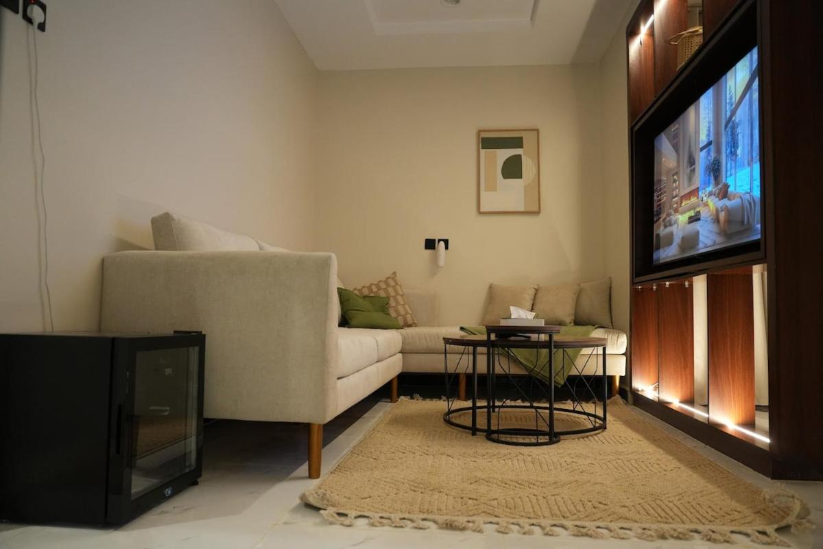 Side room and sitting room with self entry - Ferienwohnung Riad