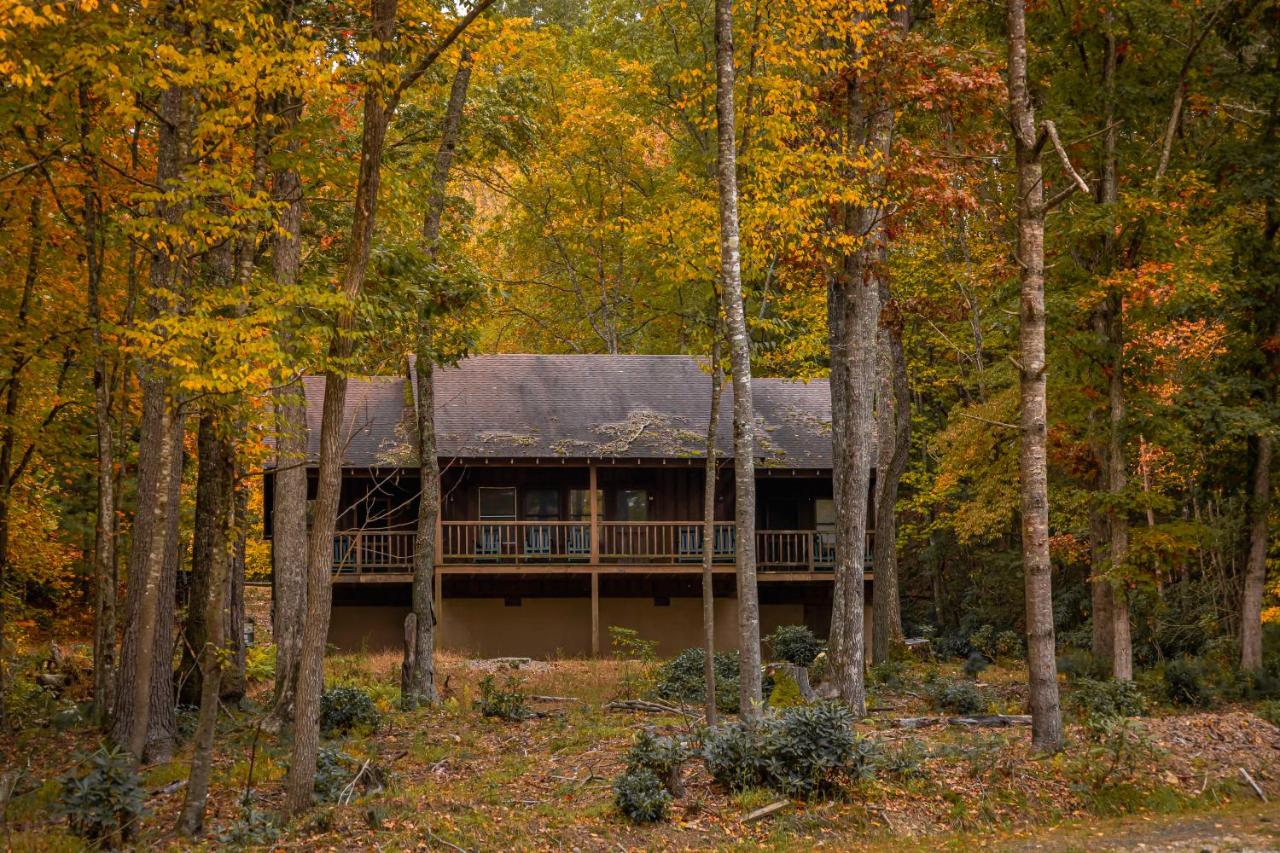 Three-Bedroom Cottage with Balcony