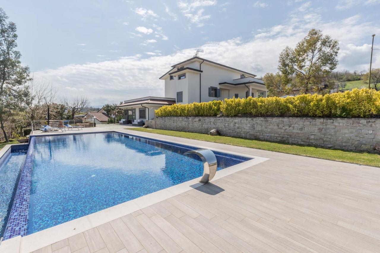 Ville Petrara - Villa con Piscina e Spa nei Vigneti - B&B