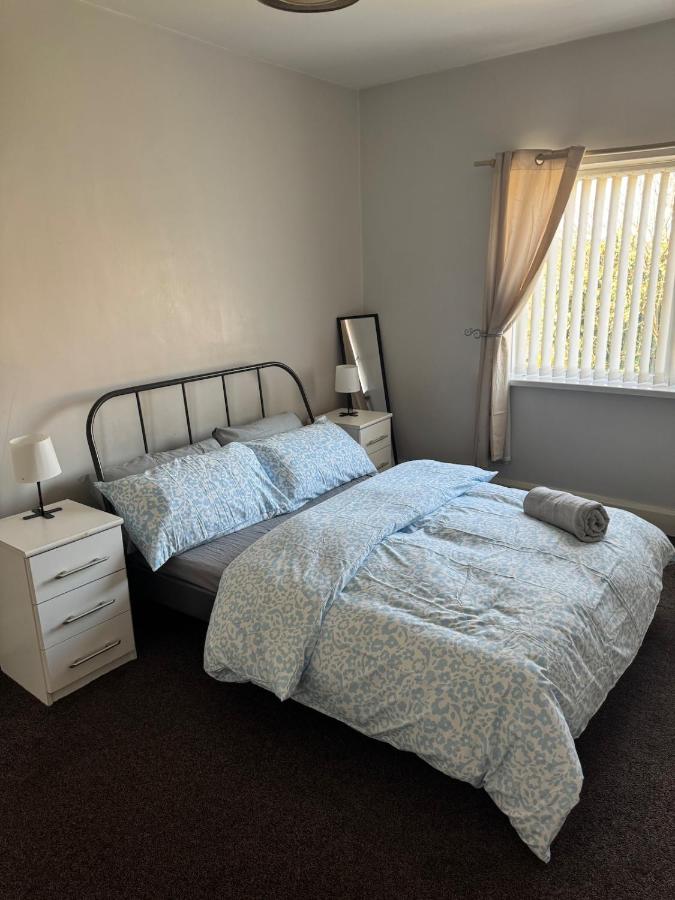 Spacious 2 bedroom flat in Newcastle w Free parking - B&B