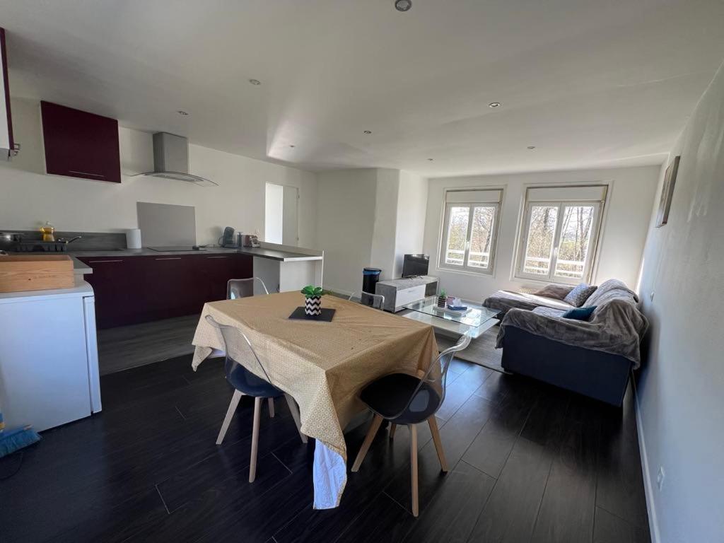 Appartement calme et paisible au bord de la rivière - Ferienwohnung