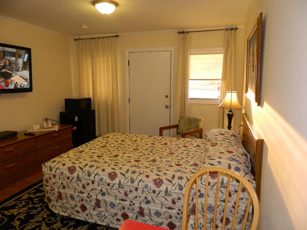 B&B Manasquan - Twin Oaks Motel - Bed and Breakfast Manasquan