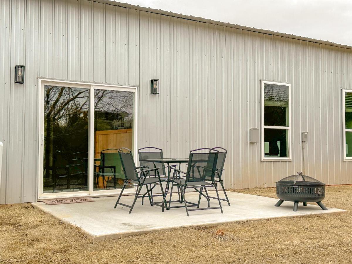 Brand New Yote Cabin, Pool Table, South of Norman - Chambres d'hôtes Purcell