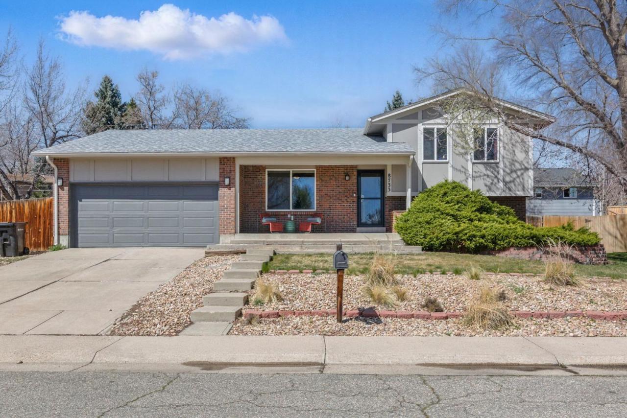 Spacious 4BD - Backyard BBQ, Fire Pit & Mini Golf - B&B