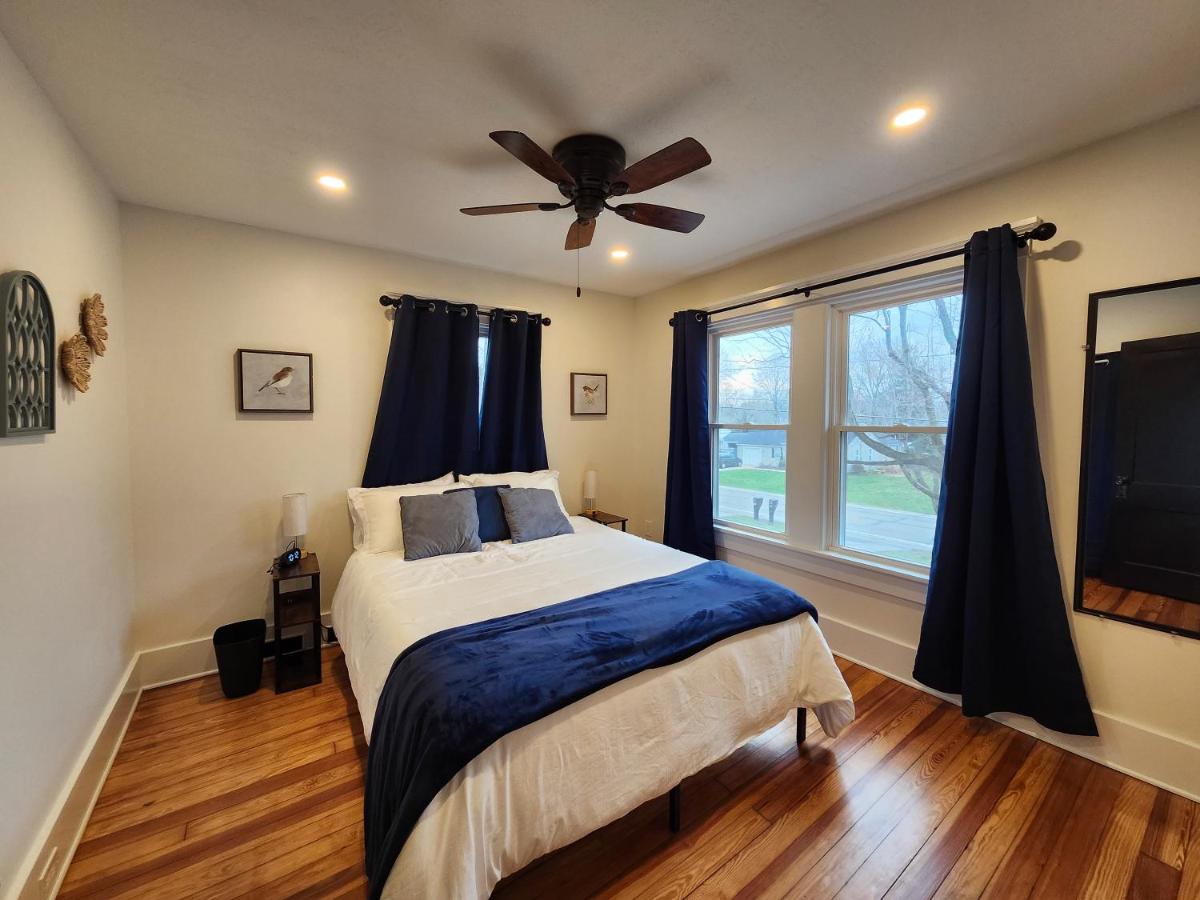 The Farmhouse in Elyria, OH - B&B