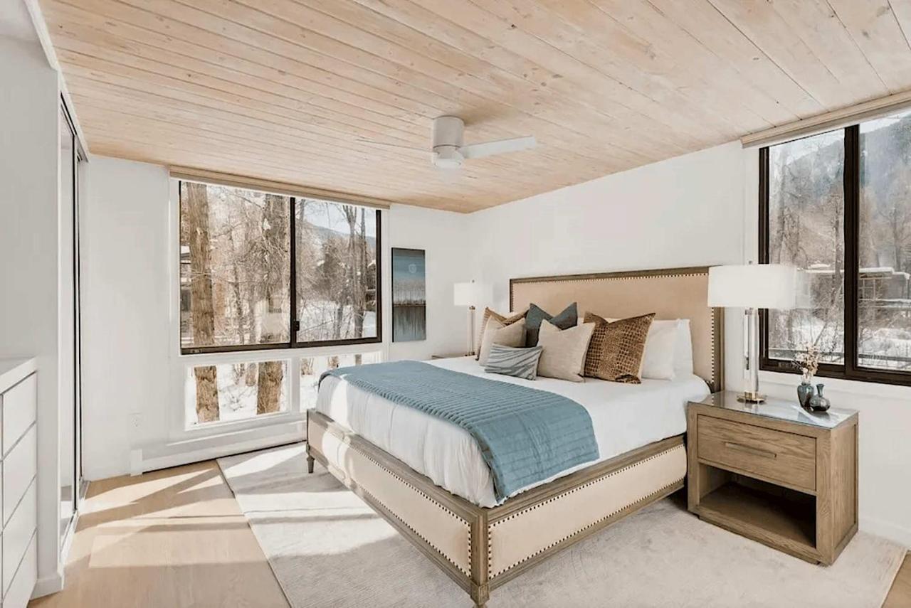 Renovated Riverfront 3 BR, 2 BA with Pool - Walk to Town! - B&B Aspen