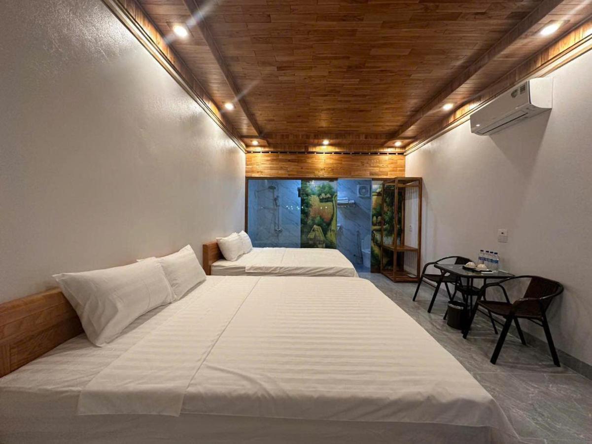 Deluxe Tweepersoonskamer met 1 of 2 Bedden en Uitzicht op het Zwembad