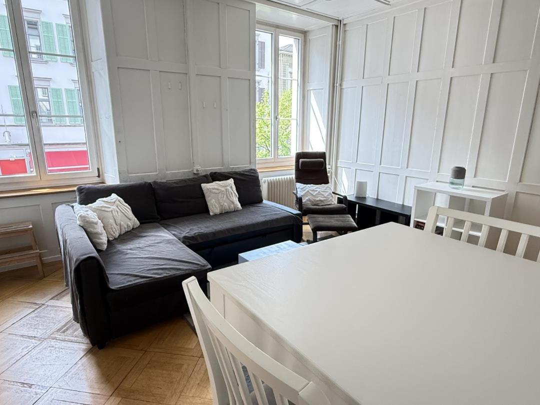 Revier zum Bücherwurm - Ferienwohnung Glarus