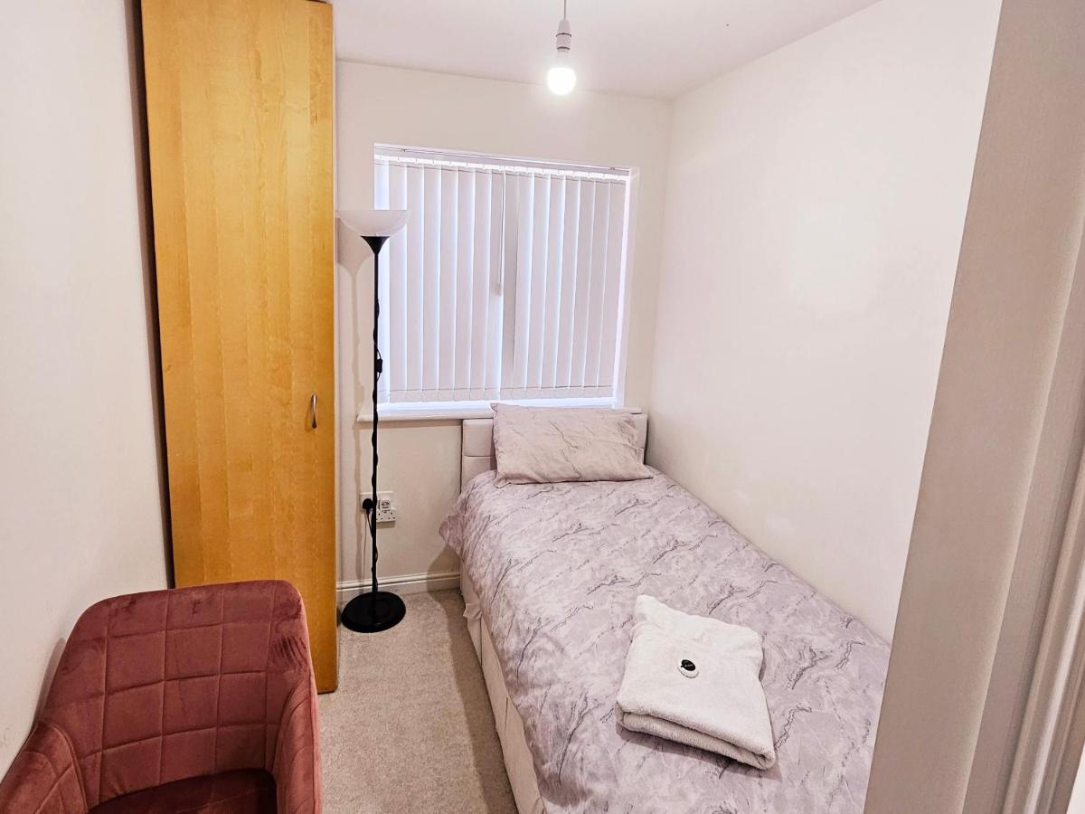 Single Room with Shared Bathroom