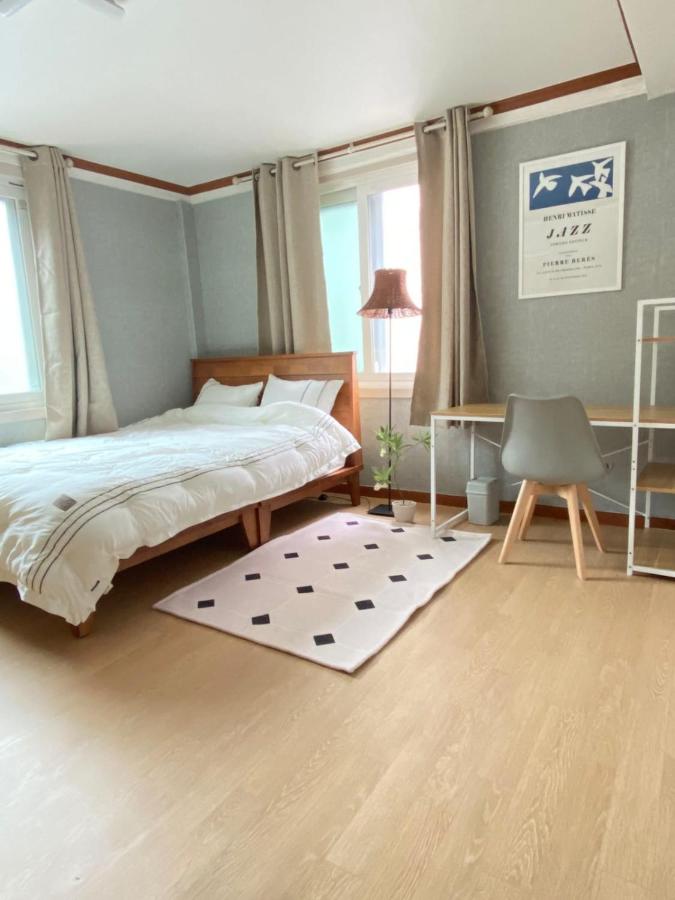 Yeonhee House 3room,3big beds, living room - B&B
