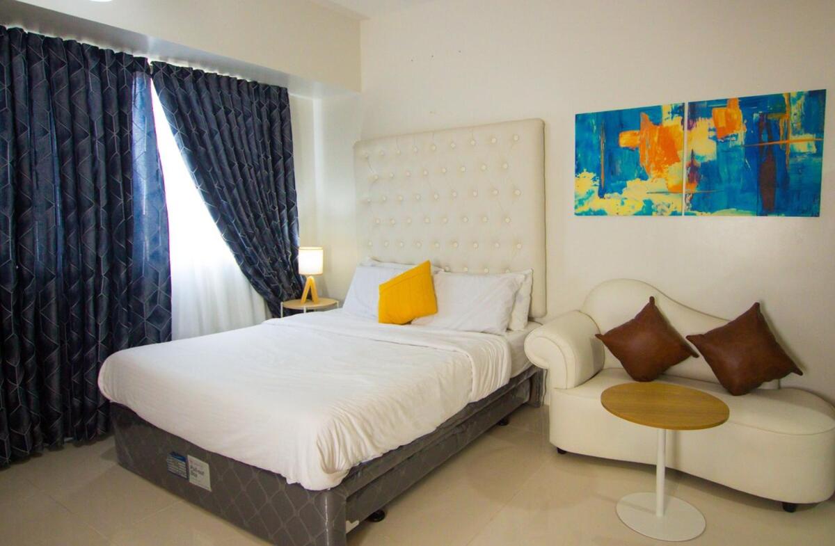 Casa - Chic Pool View Studio Near Ayala Mall - Bed and Breakfast Cebu City