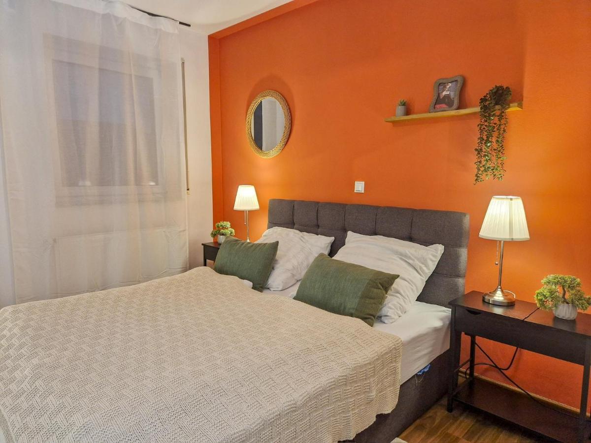 Cozy Apartment: Design Superior Suite Zentral - Küche - Balkon - B&B Cloppenburg