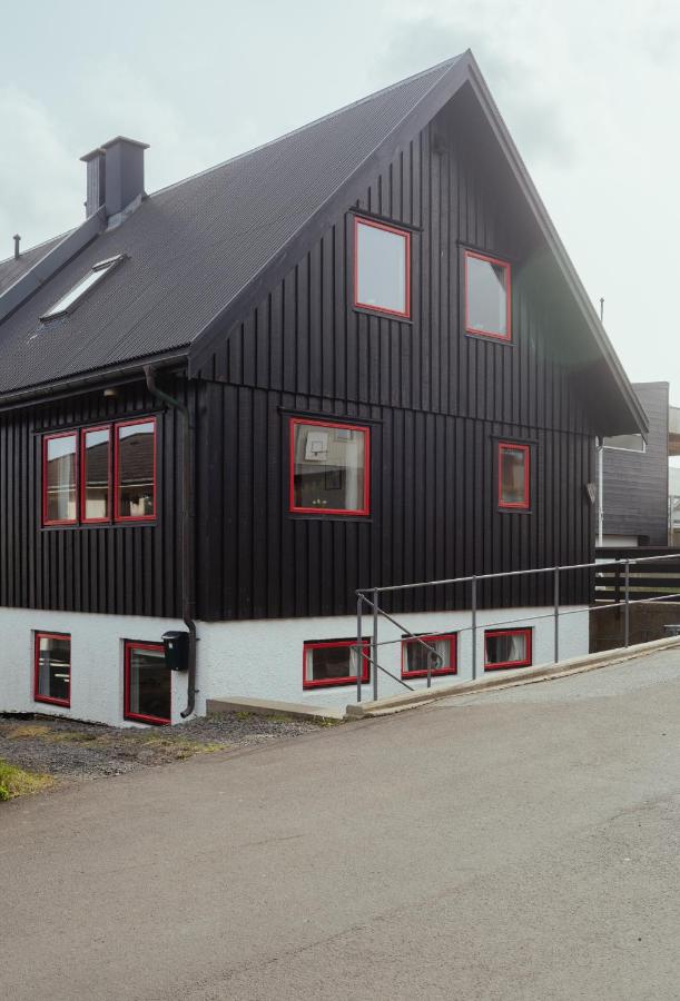 3BR House in Tórshavn - Quiet Street - Parking - Chambres d'hôtes Tórshavn