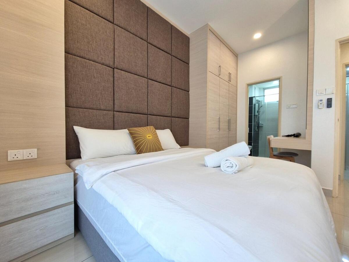 Modern Lux - Walking Distance to Mt Austin 6 Pax - Chambres d’hôtes Johor Bahru