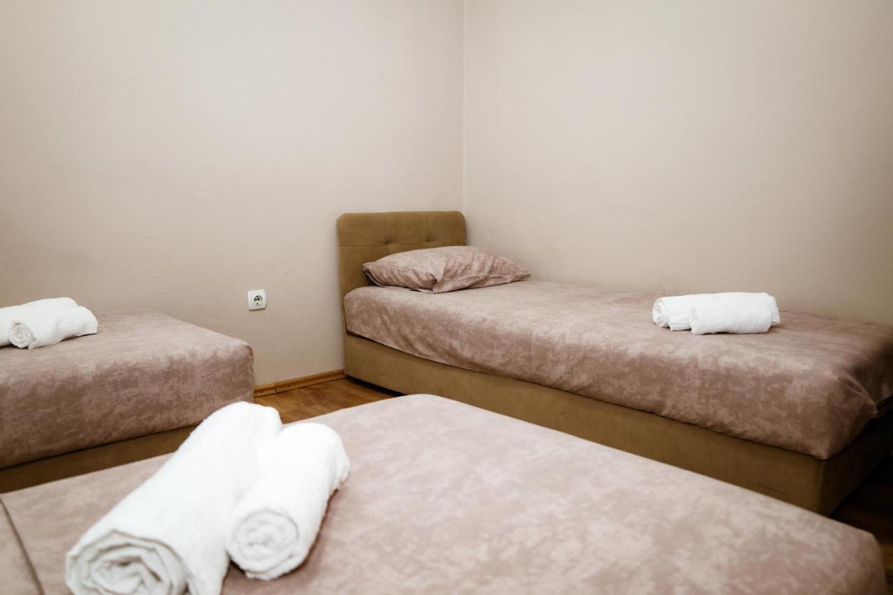 Dreibettzimmer mit Gemeinschaftsbad