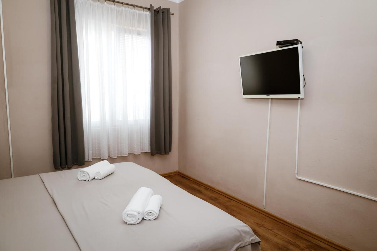 Doppel-/Zweibettzimmer mit Gemeinschaftsbad