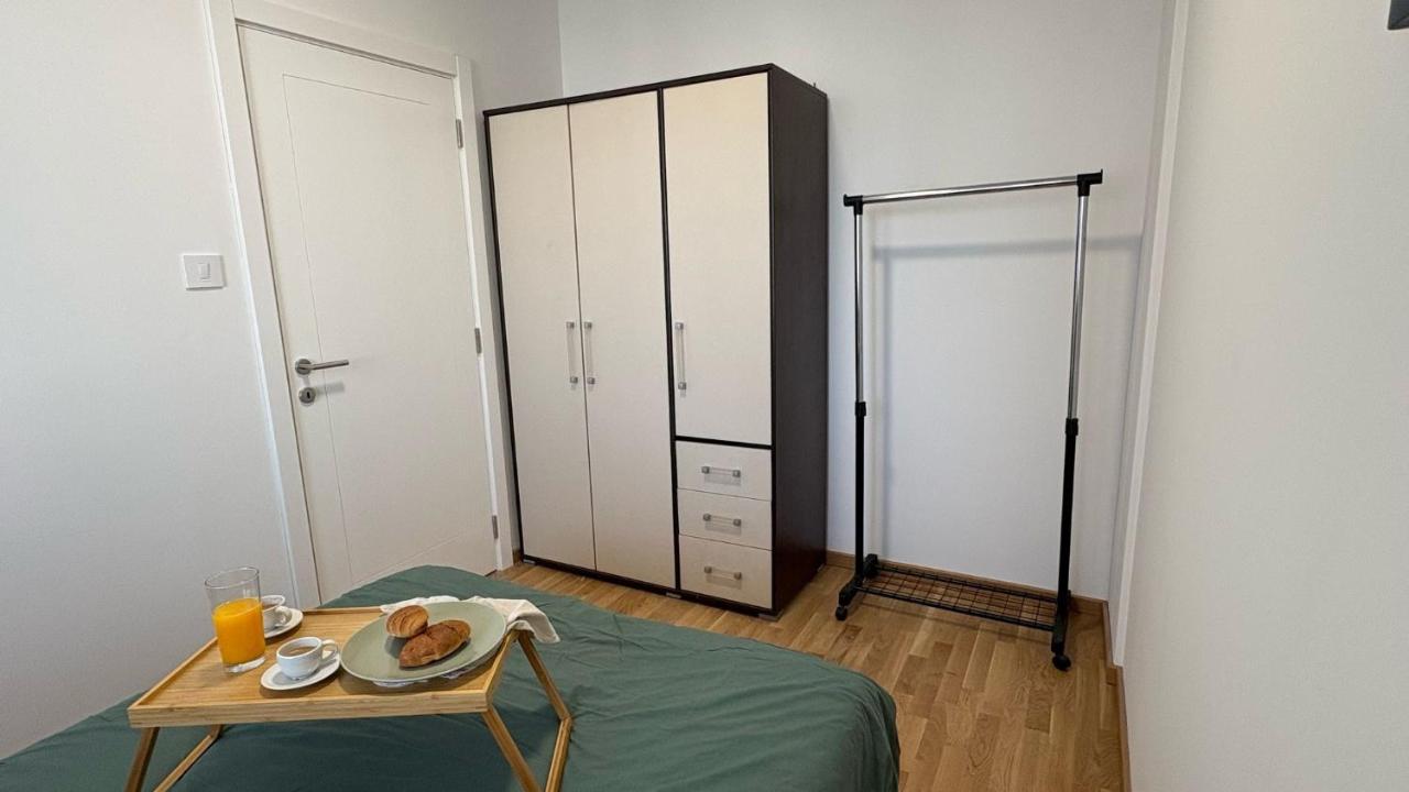 Square Garden apartment - B&B Novi Sad