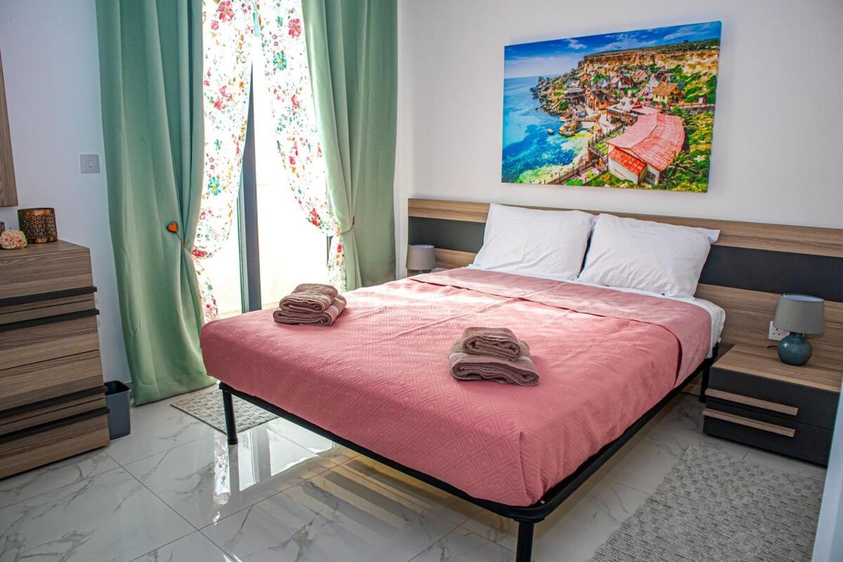 Three-Bedroom Apartment with Balcony