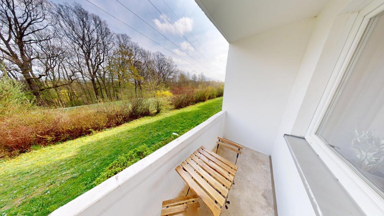 Praktisch eingerichtete Ferienwohnung, nur 5 Minuten bis zur Haltestelle Linie 5, WLAN - B&B