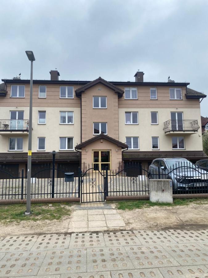 OSOWA DUŻY APARTAMENT 51m2! 10 minut od lotniska! - Chambres d’hôtes