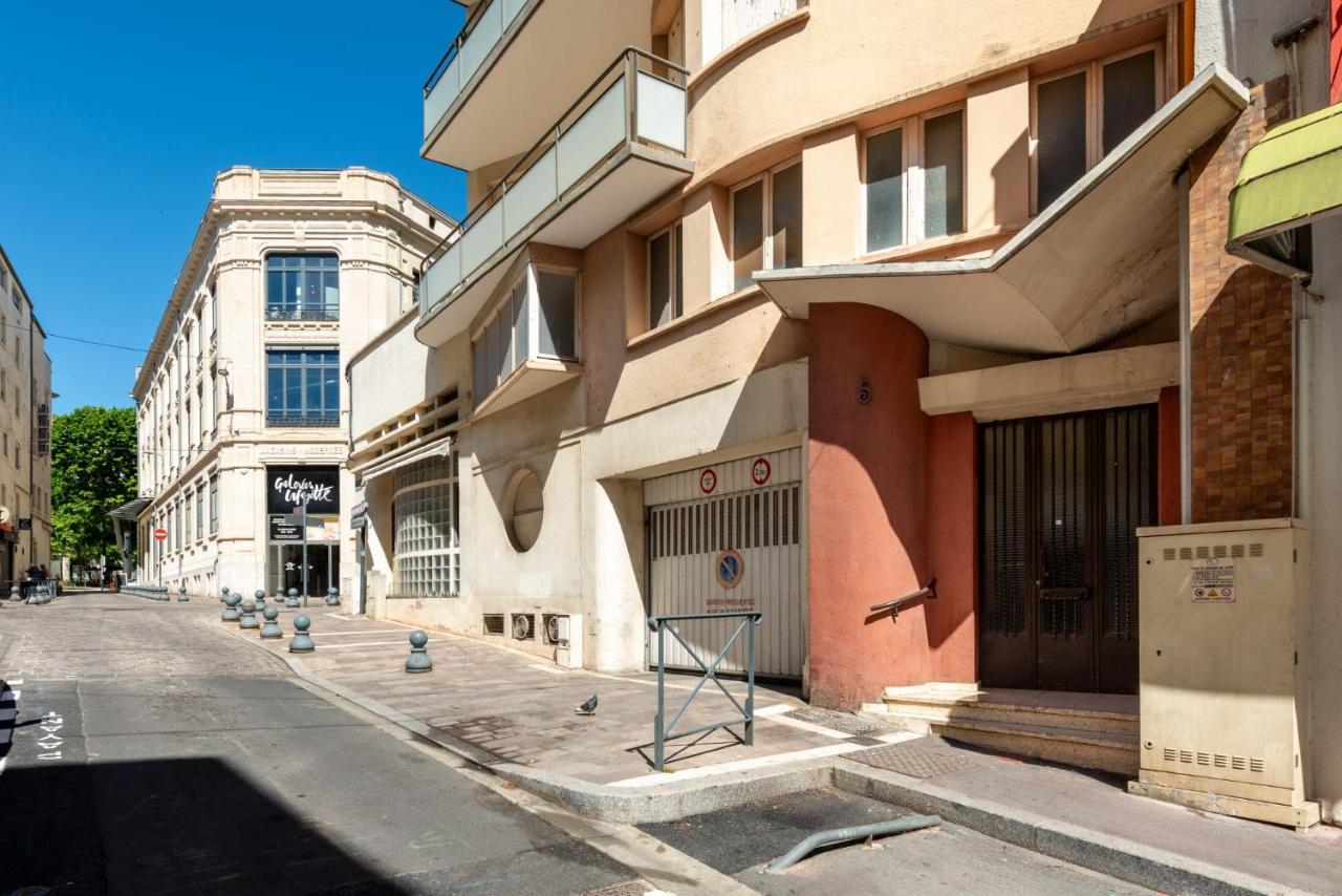 L'authentique - Hyper centre - Belle terrasse ! - B&B Béziers