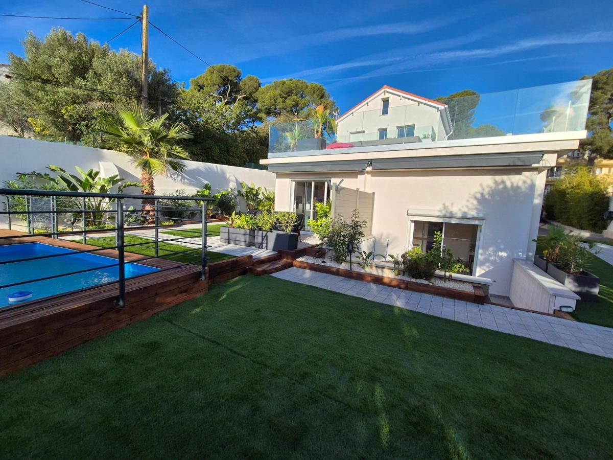 One-Bedroom Apartment with Garden View