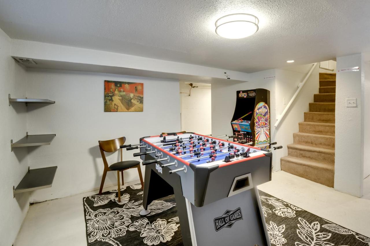 Game Room & Inlet Views, Port Orchard Home - B&B Port Orchard