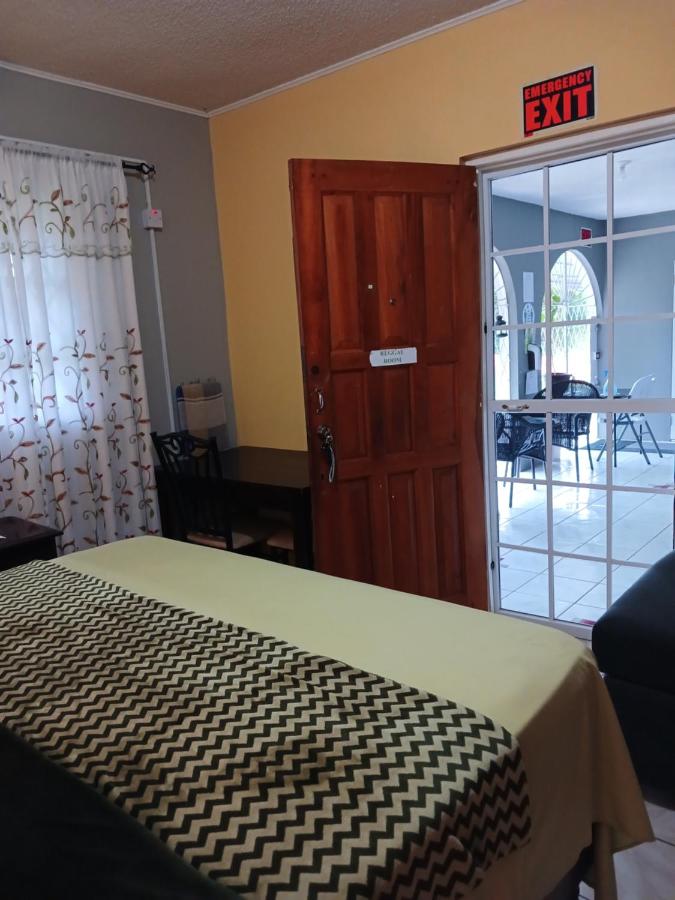 Deluxe Queen Suite