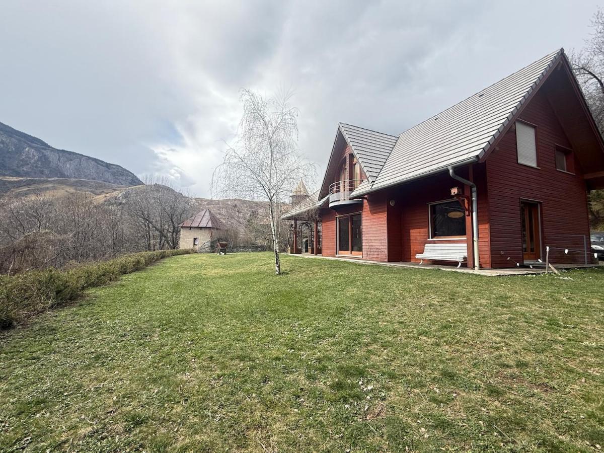 Chalet 6 Pers-Prox Cols-Vue Vallée-Jardin-BBQ - B&B